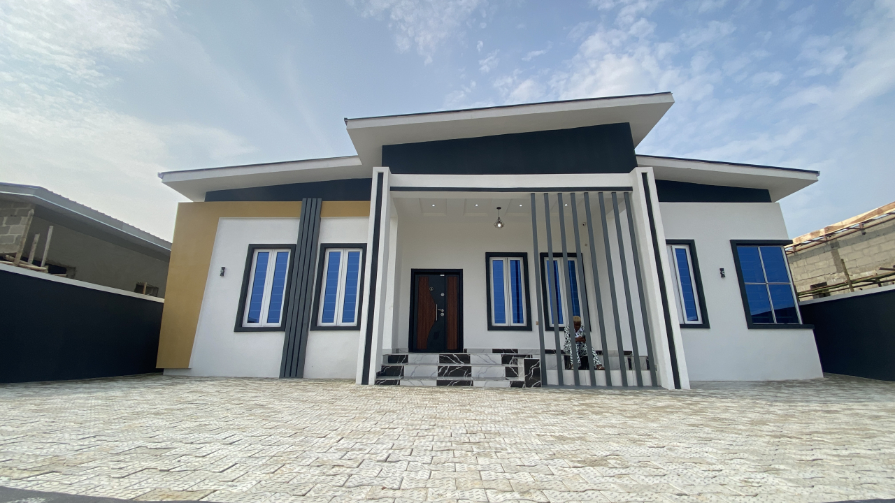 3 bedroom bungalow in awoyaya