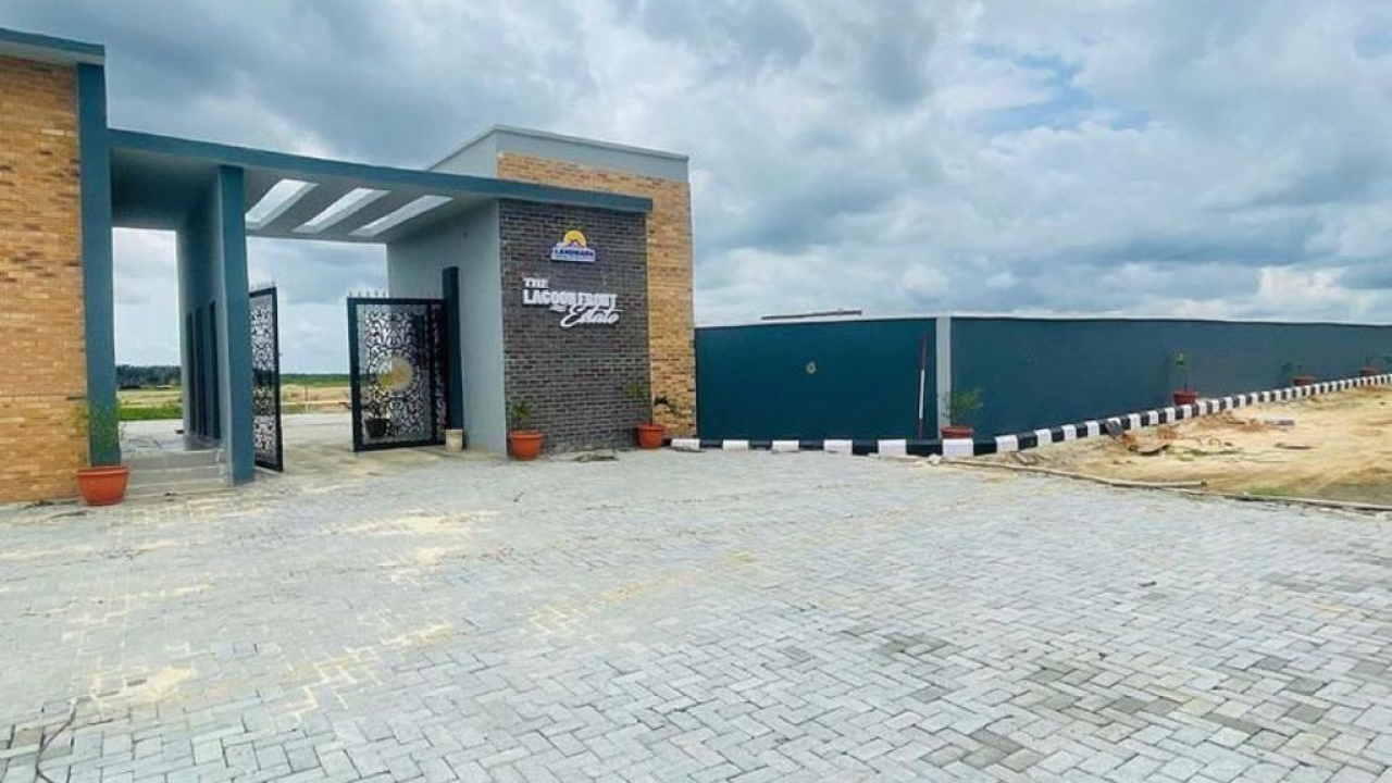 lagoonfront-estate-1